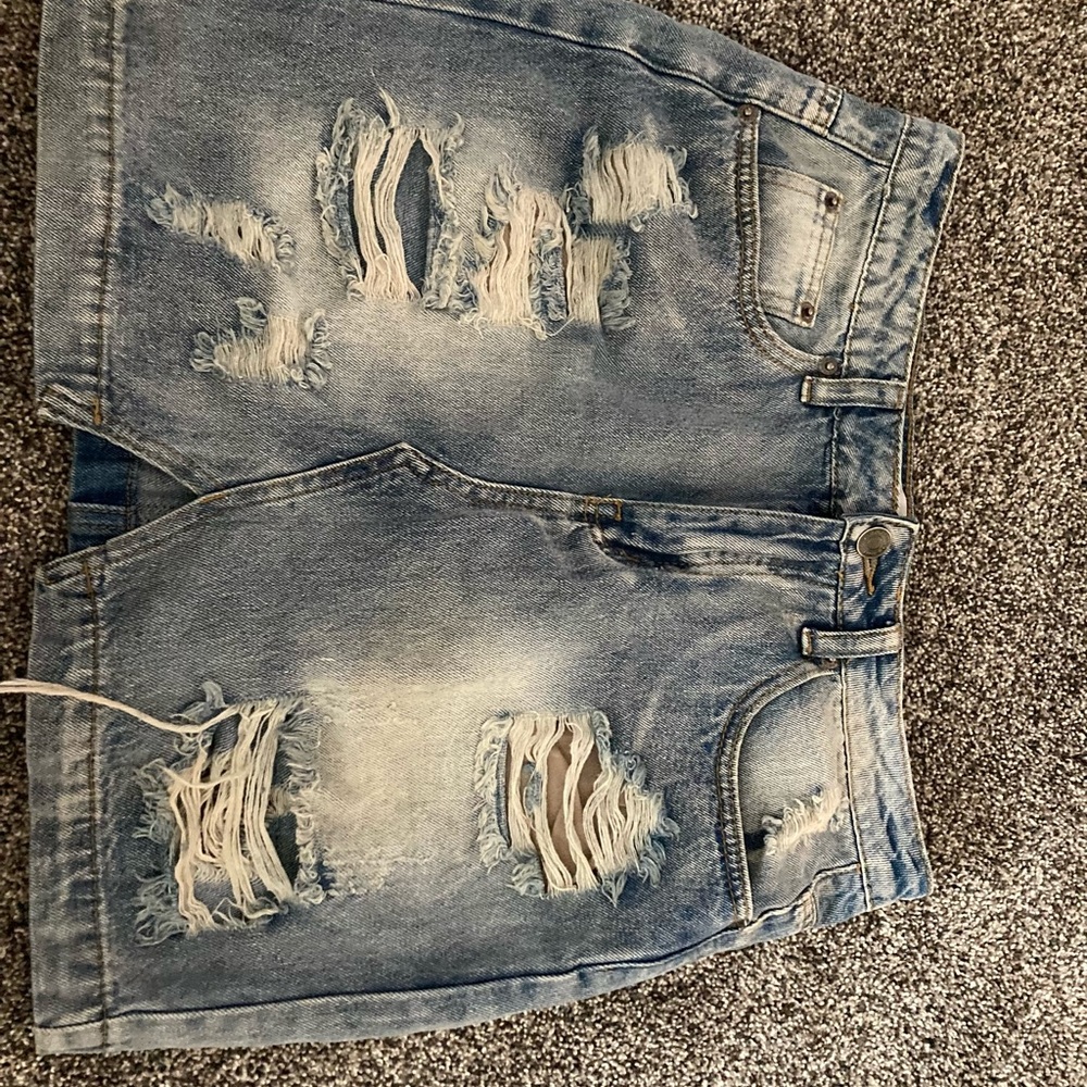 It’s a signature eight skirt size medium